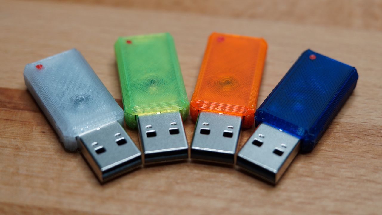 USB Nova in different colors